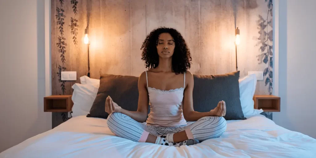 Meditate in Bed With These 6 Meditation Techniques